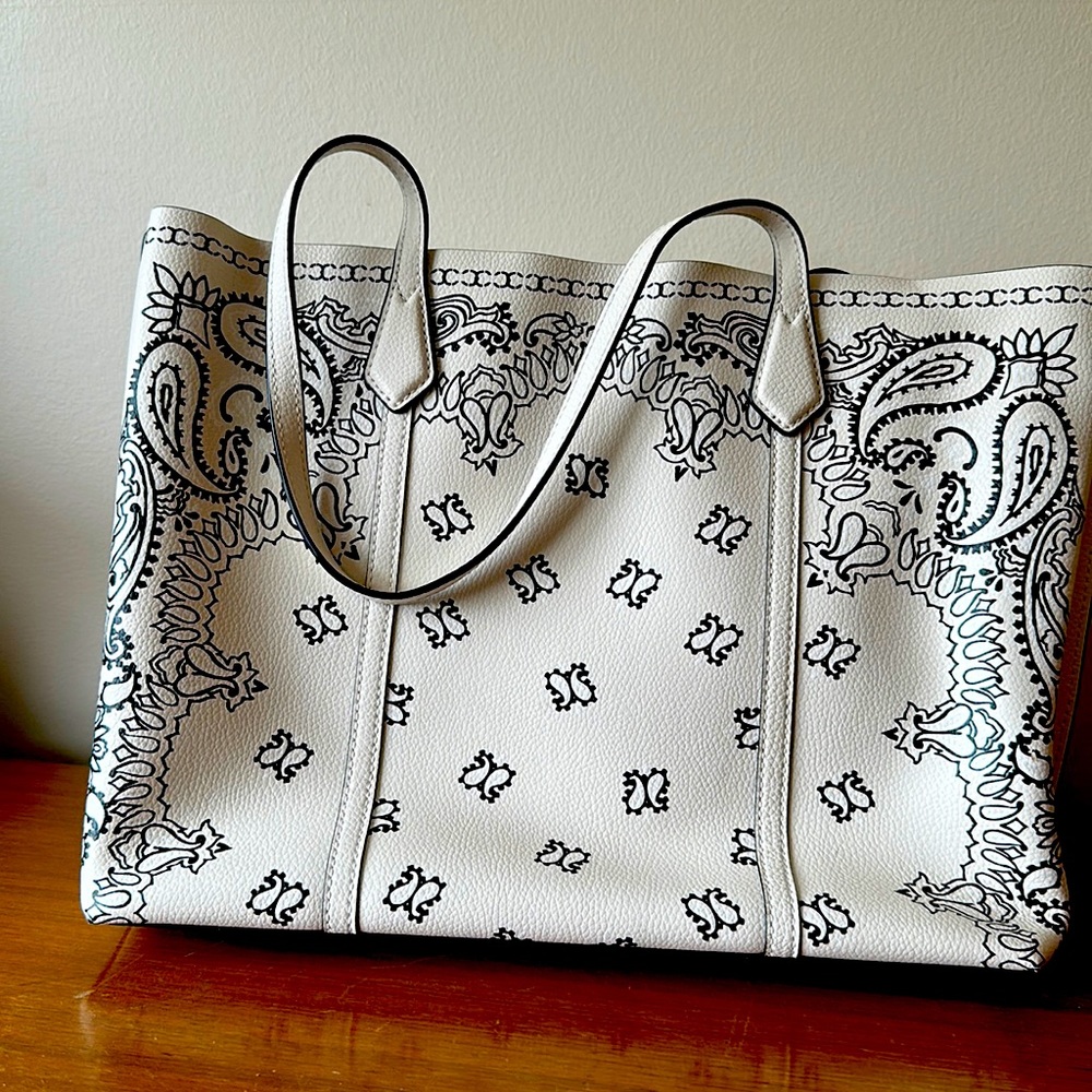Beautiful Tory Burch tote bag